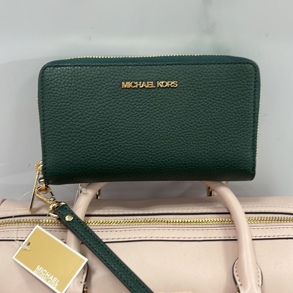 Michael Kors Large Leather Smartphone Wristlet Wallet Phoneholder
Racing Green - Picture 2 of 16